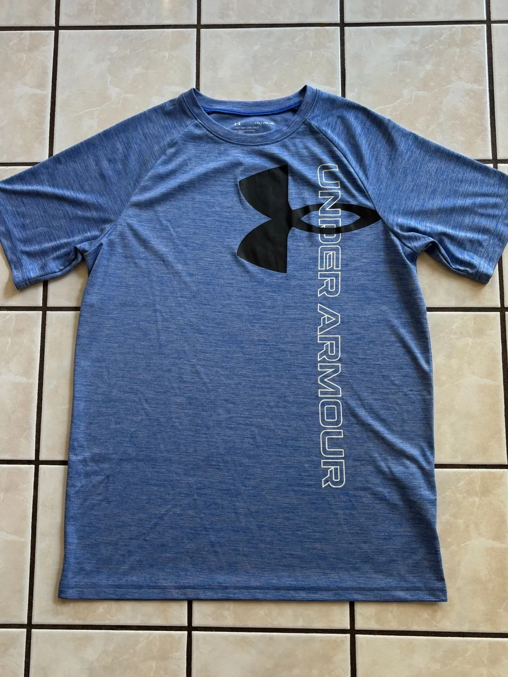 Boys Under Armour Tee - XL